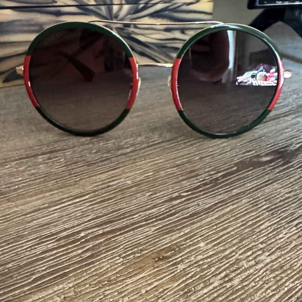 Round Green and Red Sunglasses Gucci Subglasses